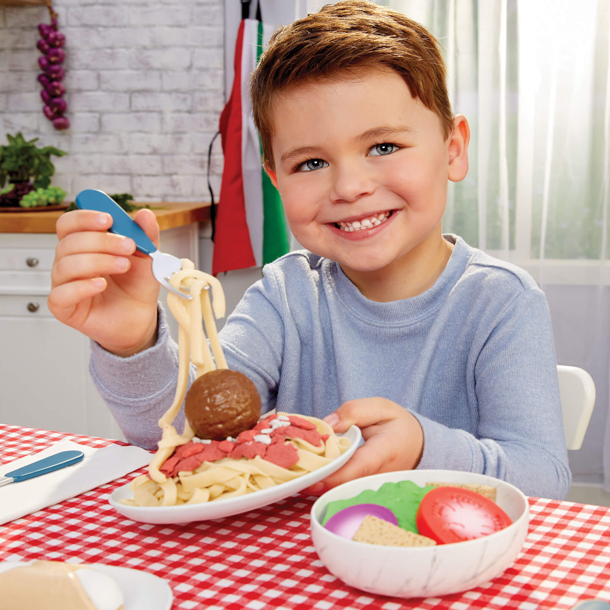 Creative Chefs™ Italian Restaurant Kit - Restaurant Play Set with Pasta Maker and Recipe Cards for Preparing, Cooking and Serving Adventures