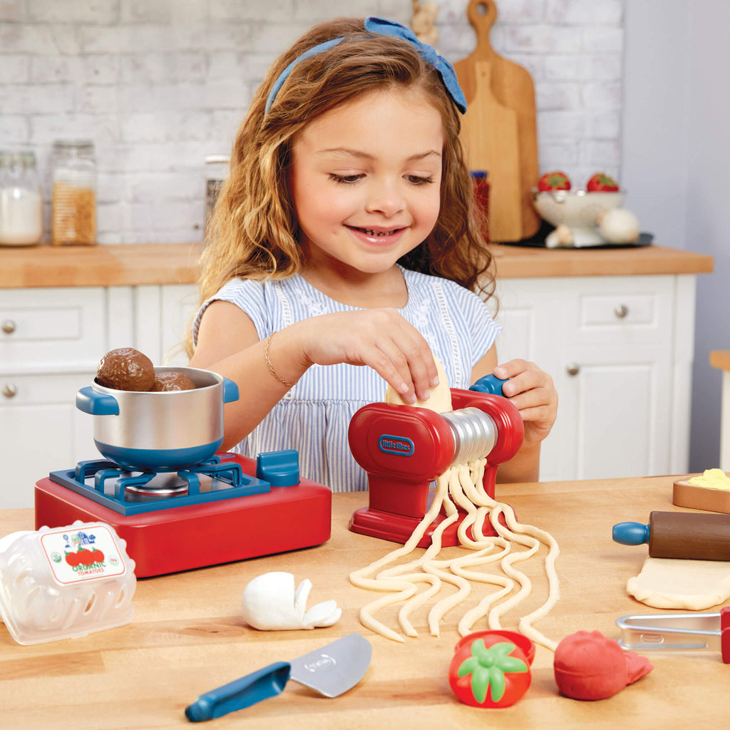 Creative Chefs™ Italian Restaurant Kit - Restaurant Play Set with Pasta Maker and Recipe Cards for Preparing, Cooking and Serving Adventures