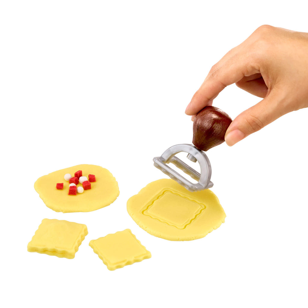 Creative Chefs™ Italian Restaurant Kit - Restaurant Play Set with Pasta Maker and Recipe Cards for Preparing, Cooking and Serving Adventures