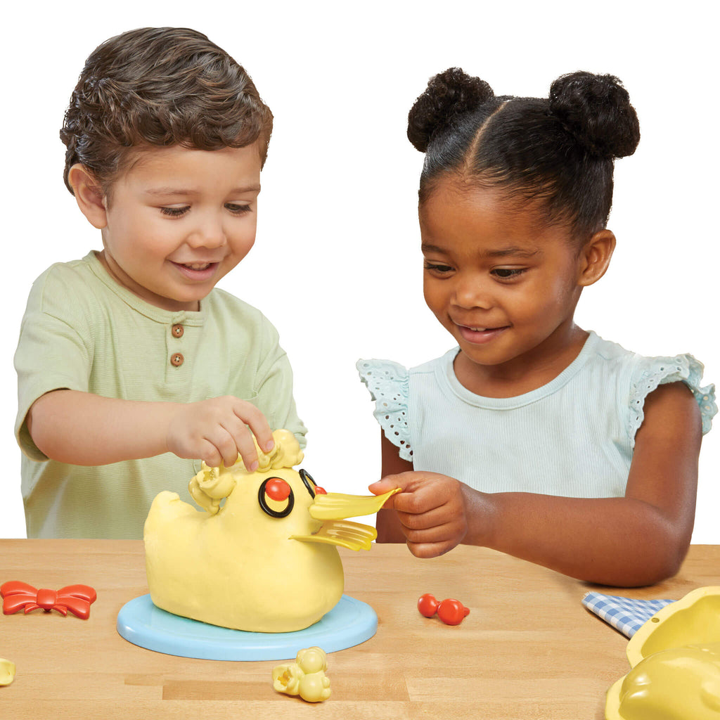Creative Chefs™ Bluey - Duck Cake Kit - Pretend Baking Kit with Recipe Cards and Play Ingredients for Preparing, Assembling and Decorating