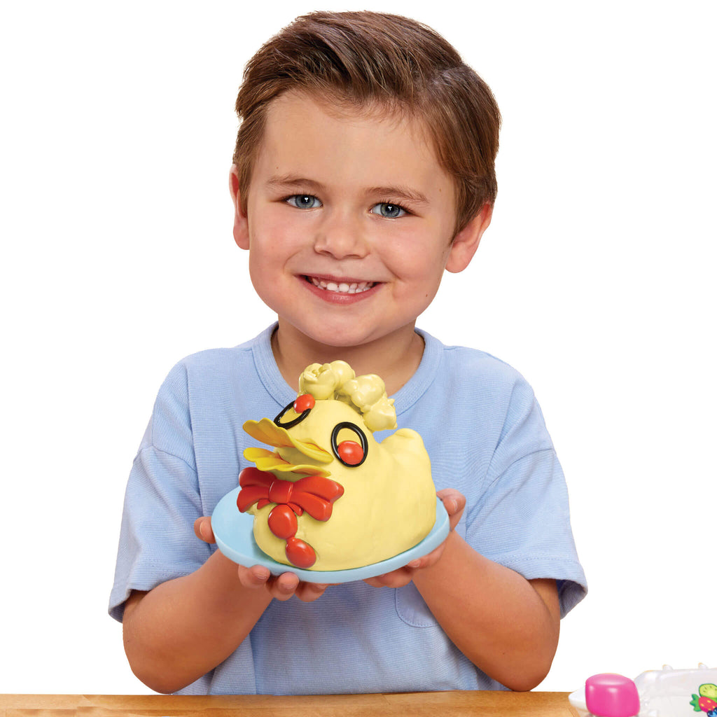 Creative Chefs™ Bluey - Duck Cake Kit - Pretend Baking Kit with Recipe Cards and Play Ingredients for Preparing, Assembling and Decorating