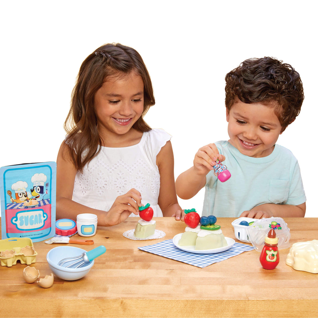 Creative Chefs™ Bluey - Pavlova Kit - Pretend Dessert Kit with Recipe Cards and Reusable Mix for Step-by-Step Pretend Dessert Making