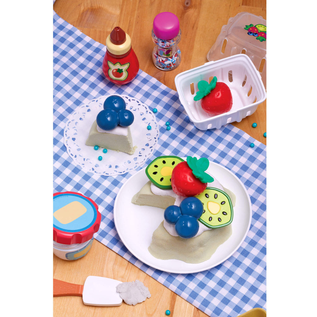 Creative Chefs™ Bluey - Pavlova Kit - Pretend Dessert Kit with Recipe Cards and Reusable Mix for Step-by-Step Pretend Dessert Making